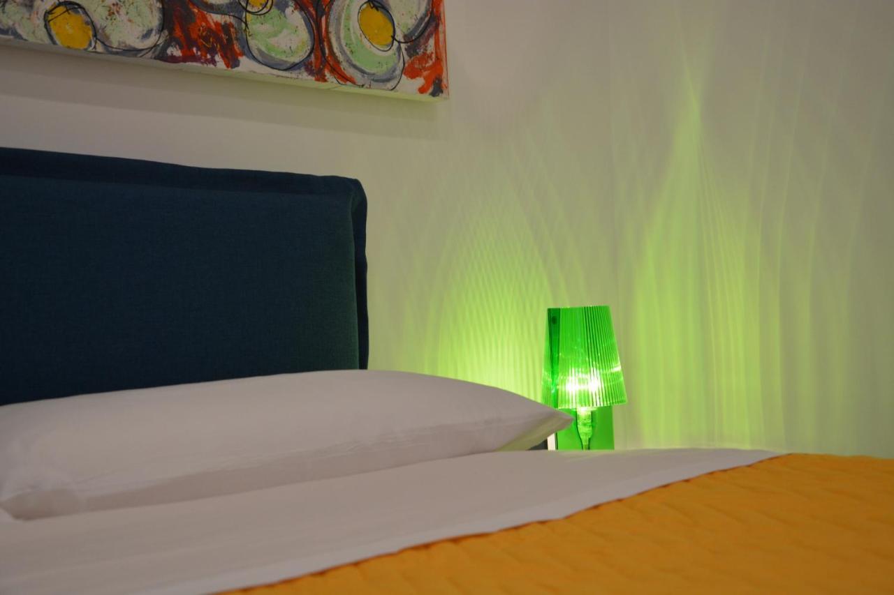 Dimora Megaride Bed & Breakfast Наполи Екстериор снимка