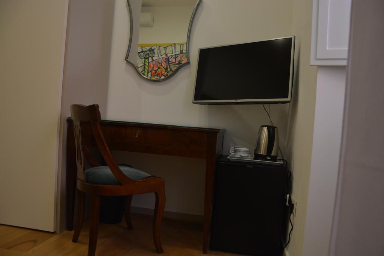 Dimora Megaride Bed & Breakfast Наполи Екстериор снимка