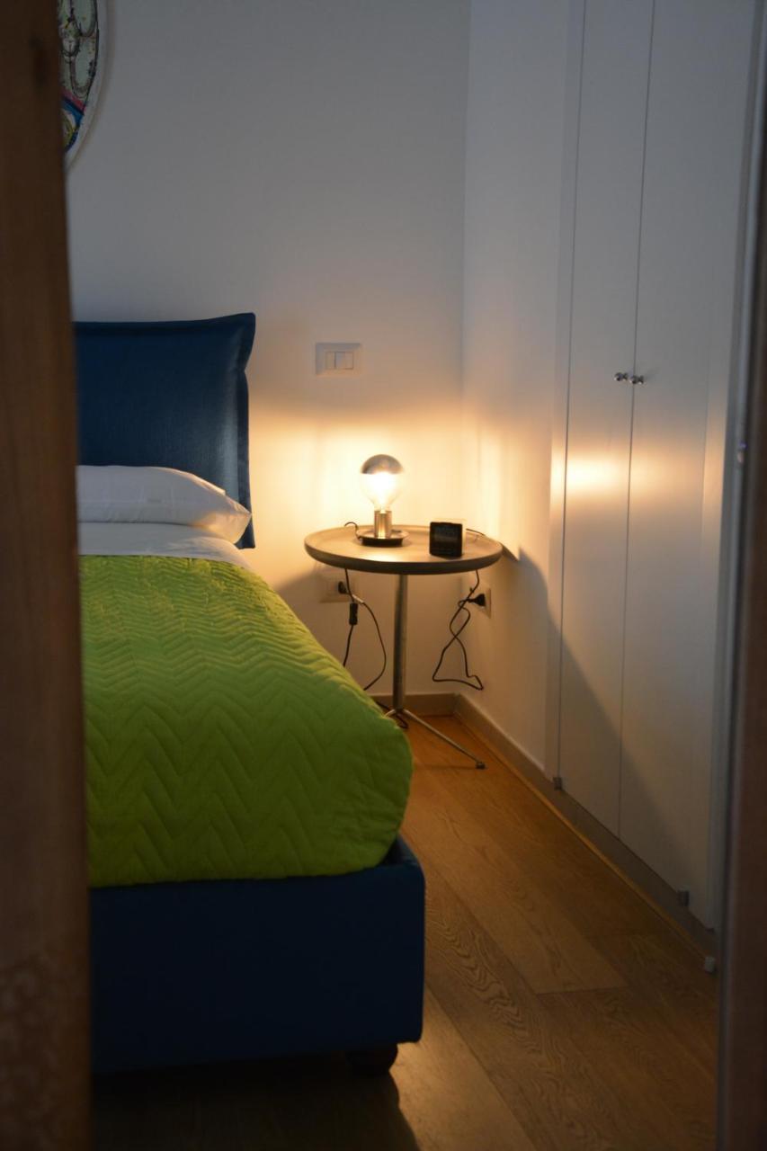 Dimora Megaride Bed & Breakfast Наполи Екстериор снимка